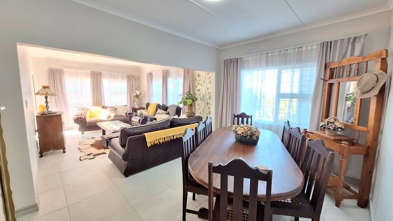 5 Bedroom Property for Sale in Reebok Western Cape